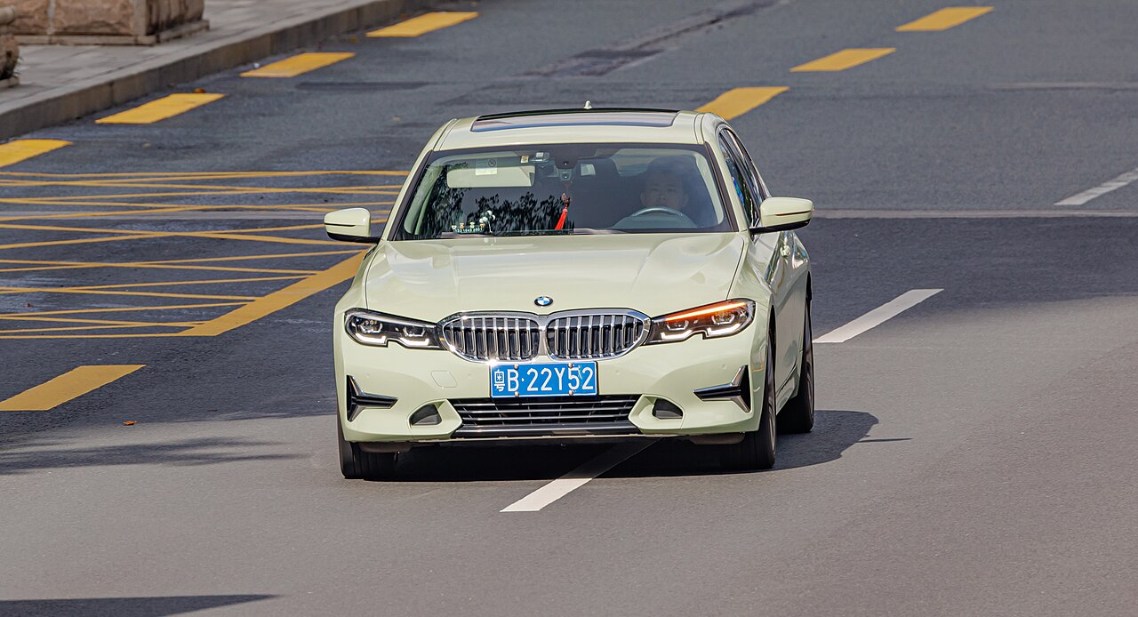 BMW 3 Series — photo 3